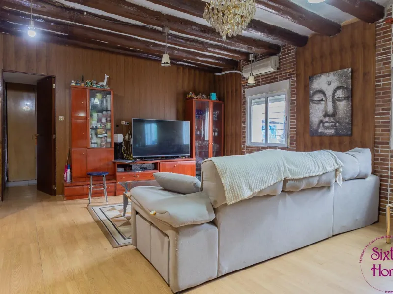 Casa de dos plantas en la Joyosa