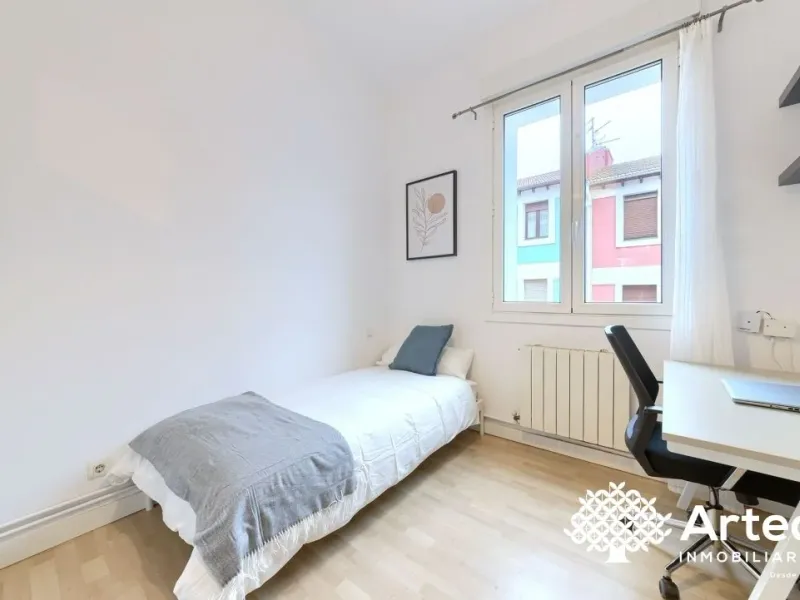 Alquiler de Temporada en Barrio de la Cruz (Begoña, Bilbao), 2 Habitaciones, Luminoso