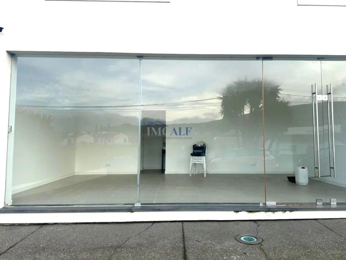 Arrendamento espaço comercial no Cabo Praia- Praia da Vitória