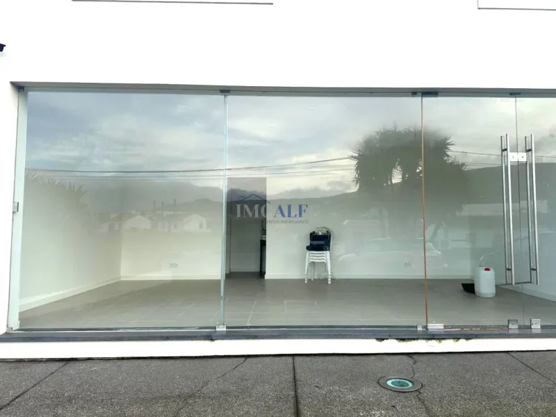 Arrendamento espaço comercial no Cabo Praia- Praia da Vitória