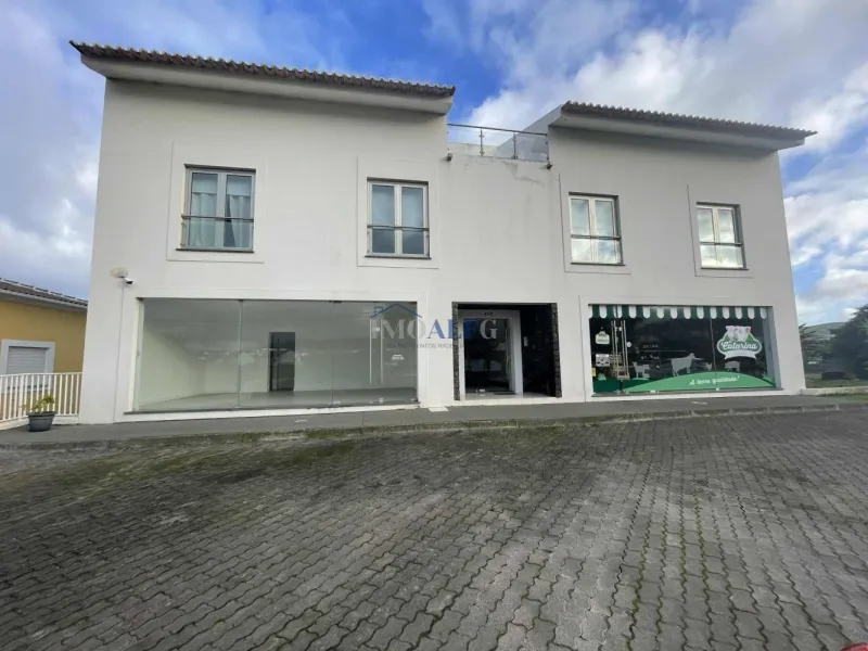 Arrendamento espaço comercial no Cabo Praia- Praia da Vitória