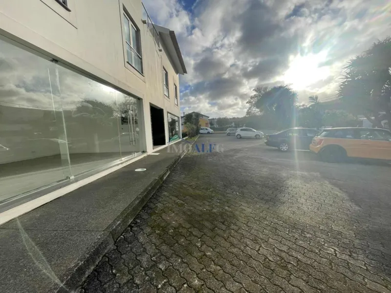 Arrendamento espaço comercial no Cabo Praia- Praia da Vitória