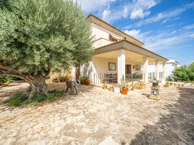 Chalet independiente de 4 plantas con ascensor y vistas al mar en Son Serra de Marina