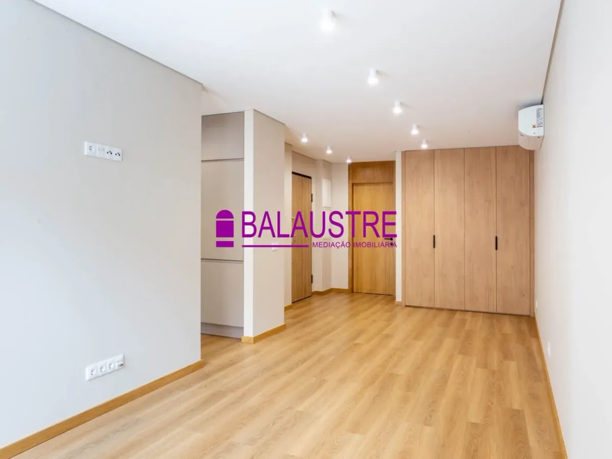 Apartamento T2 na Rua de Santo Adrião (NOVO) - 3º Esquerdo