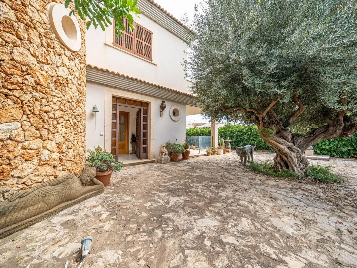 Chalet independiente de 4 plantas con ascensor y vistas al mar en Son Serra de Marina
