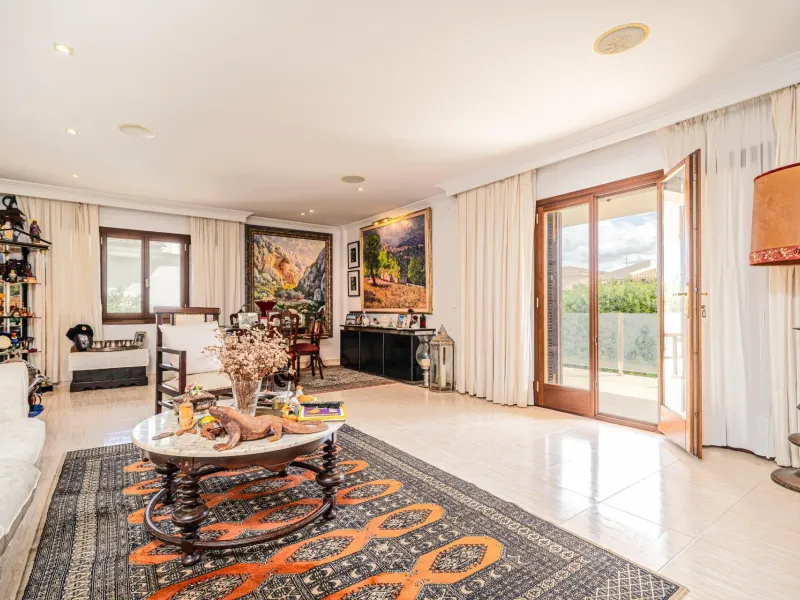 Chalet independiente de 4 plantas con ascensor y vistas al mar en Son Serra de Marina