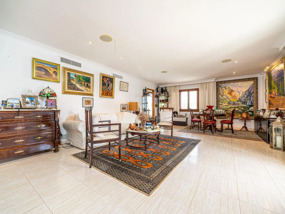 Chalet independiente de 4 plantas con ascensor y vistas al mar en Son Serra de Marina