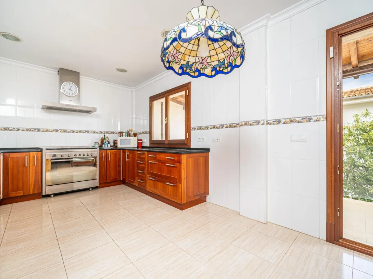 Chalet independiente de 4 plantas con ascensor y vistas al mar en Son Serra de Marina