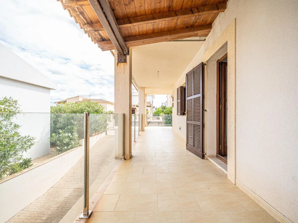 Chalet independiente de 4 plantas con ascensor y vistas al mar en Son Serra de Marina