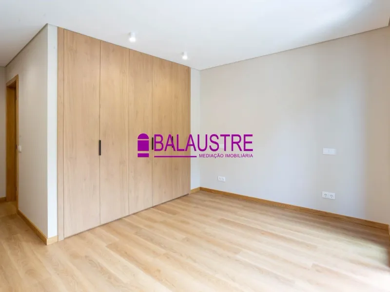 Apartamento T2 na Rua de Santo Adrião (NOVO) - 3º Esquerdo
