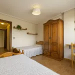 Vivienda exterior con 3 dormitorios, garaje y trastero junto a Esteban Sáez Alvarado y Carretera Poza 8