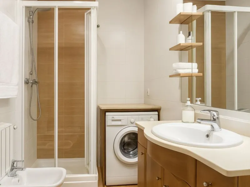 Vivienda exterior con 3 dormitorios, garaje y trastero junto a Esteban Sáez Alvarado y Carretera Poza