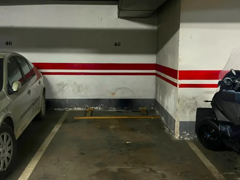 Vivienda exterior con 3 dormitorios, garaje y trastero junto a Esteban Sáez Alvarado y Carretera Poza