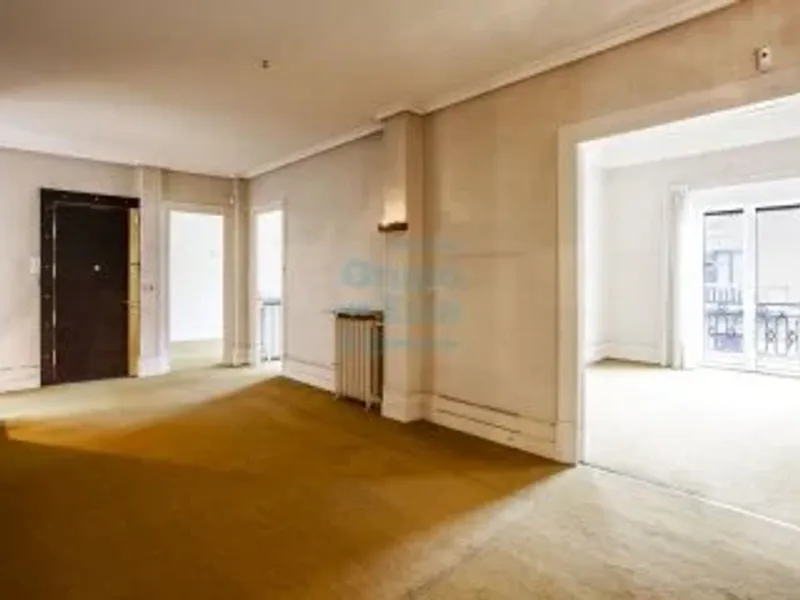 Descubre una propiedad exclusiva situada en la mejor zona del barrio de Gros en Donostia-San Sebastián.