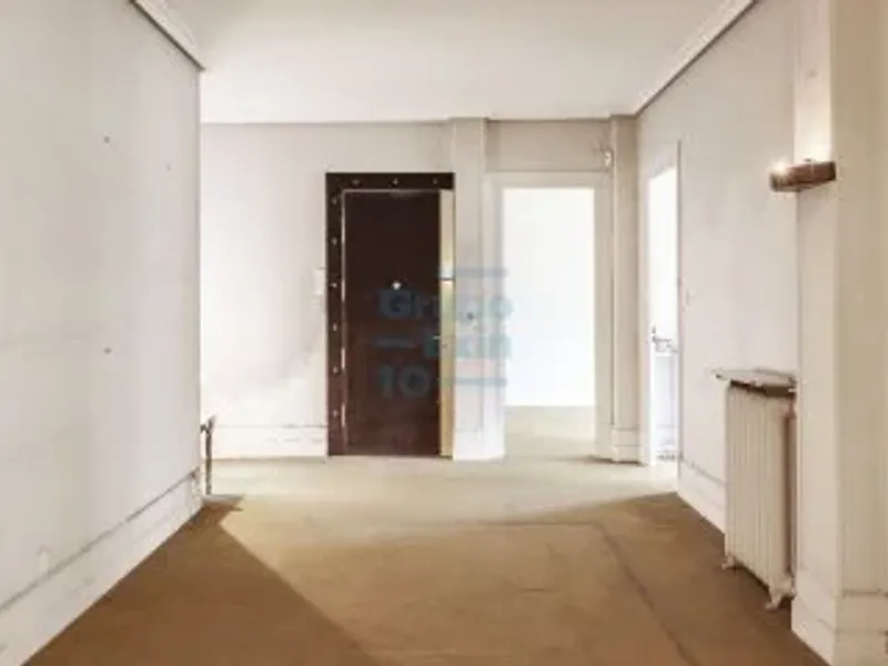 Descubre una propiedad exclusiva situada en la mejor zona del barrio de Gros en Donostia-San Sebastián.