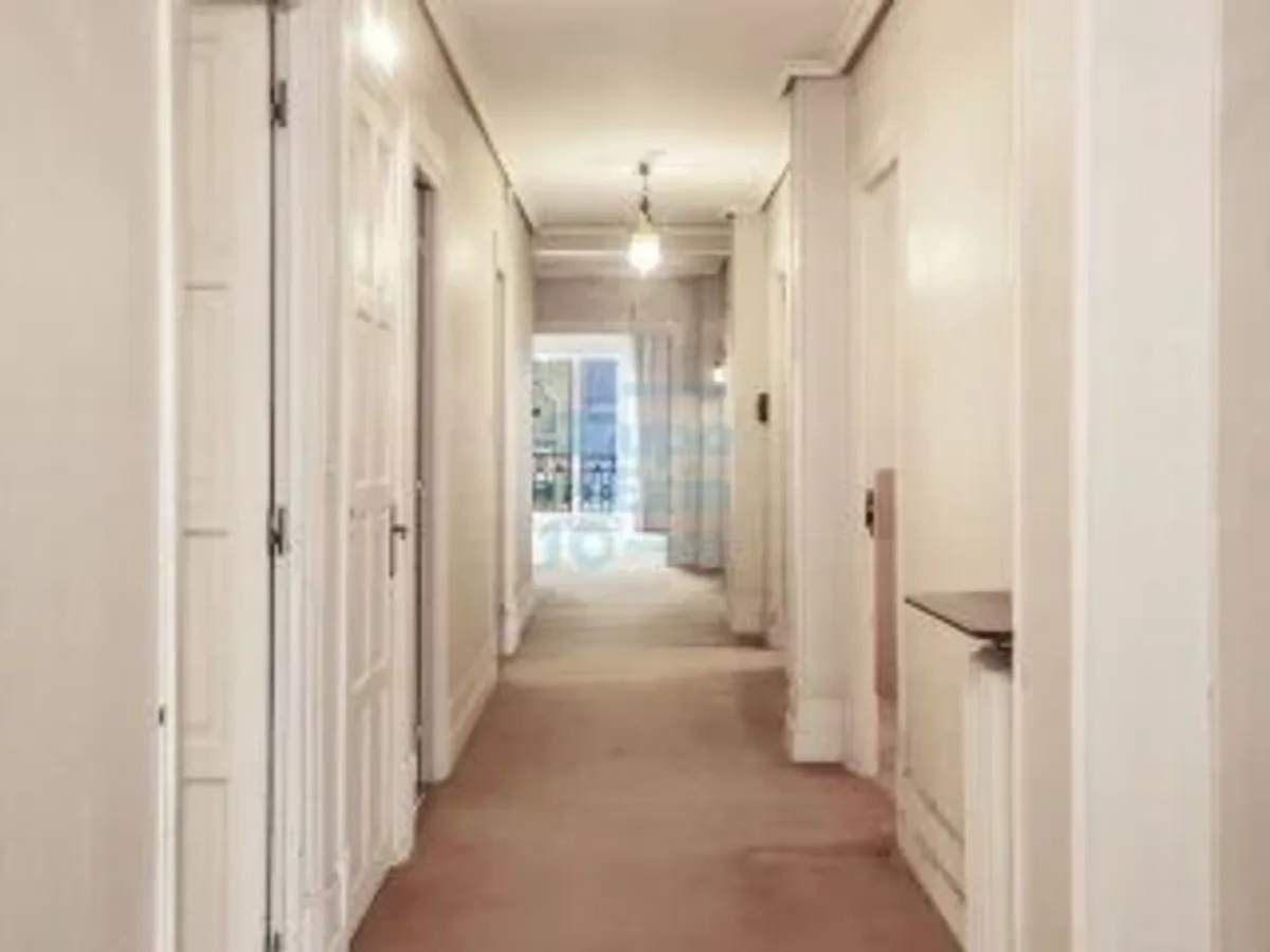 Descubre una propiedad exclusiva situada en la mejor zona del barrio de Gros en Donostia-San Sebastián.