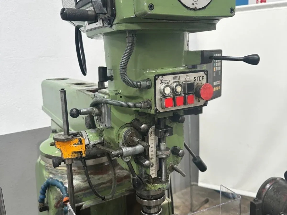 Fresadora Lagun FTV4, cabezal variable y mesa amplia