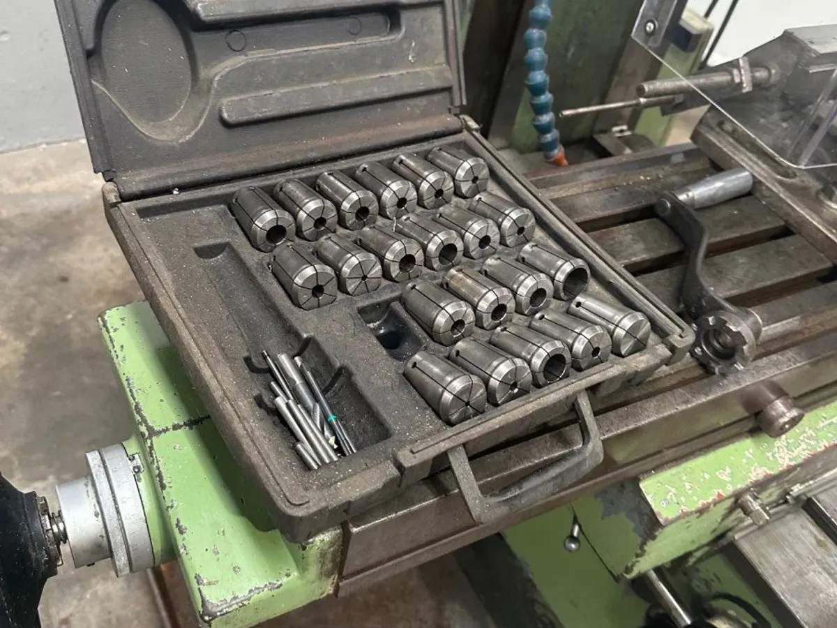 Fresadora Lagun FTV4, cabezal variable y mesa amplia