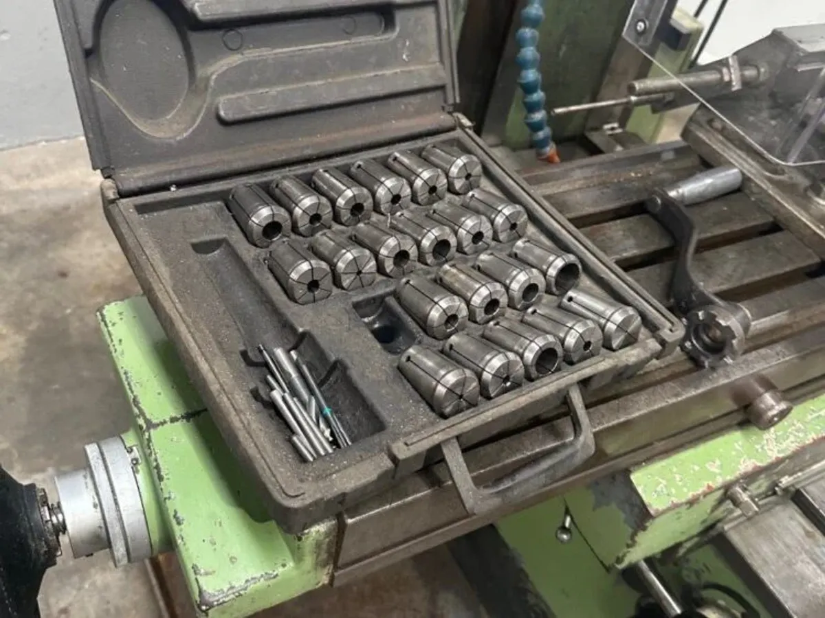 Fresadora Lagun FTV4, cabezal variable y mesa amplia