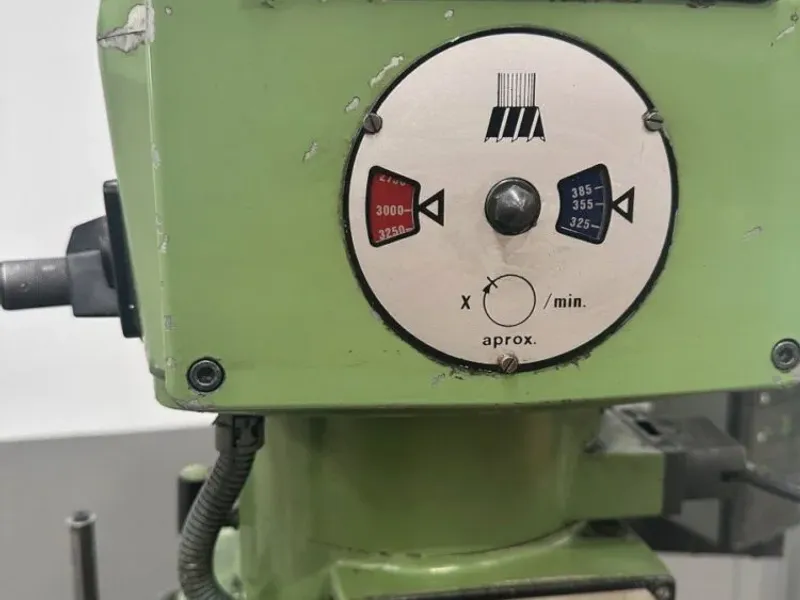 Fresadora Lagun FTV4, cabezal variable y mesa amplia