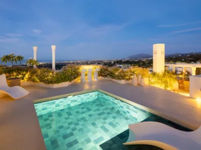 Duplex Penthouse for sale in Jardines Colgantes, Marbella, Málaga, Spain