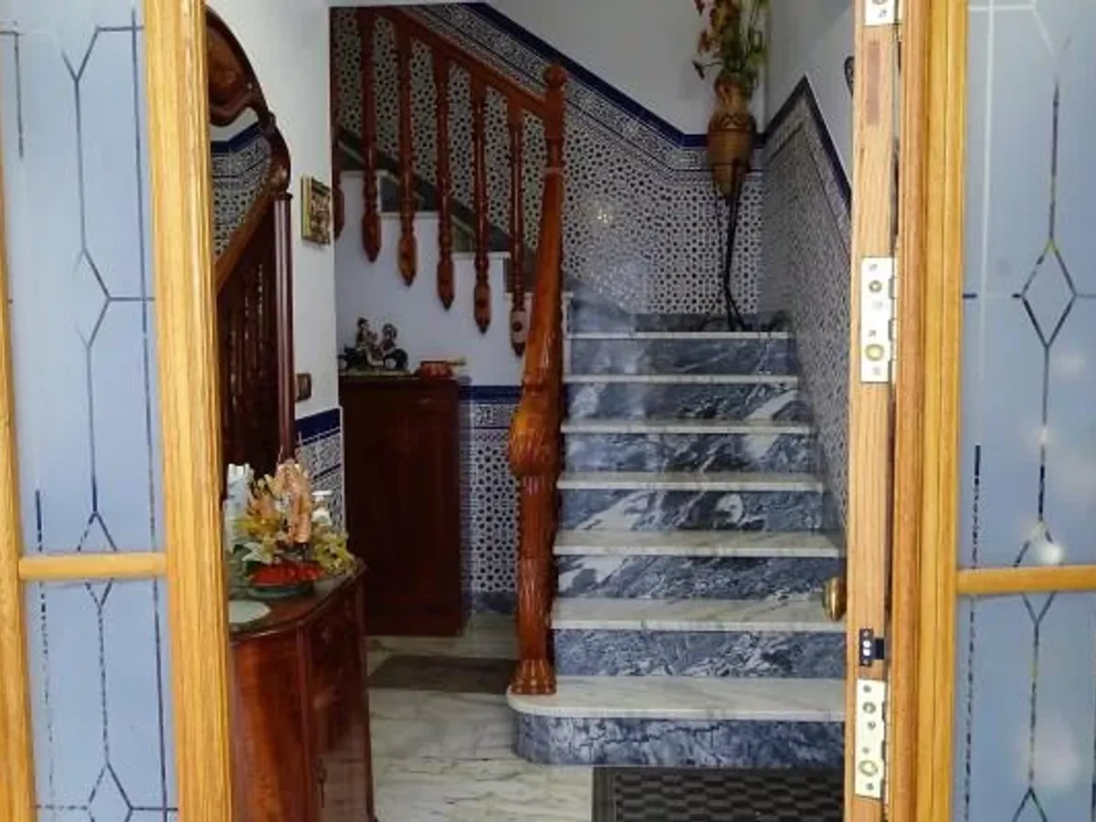 Lanjaron. Six bedroom house on a corner plot