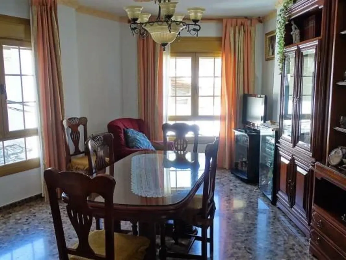 Lanjaron. Six bedroom house on a corner plot