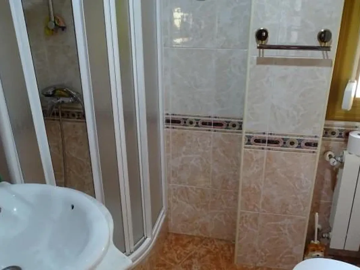 Lanjaron. Six bedroom house on a corner plot