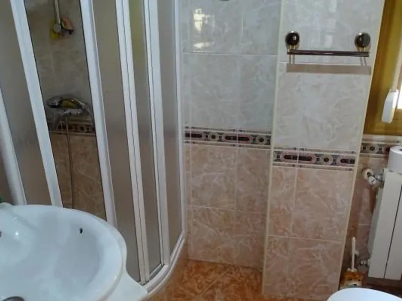 Lanjaron. Six bedroom house on a corner plot