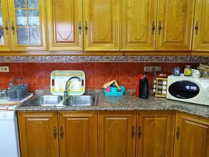 Lanjaron. Six bedroom house on a corner plot