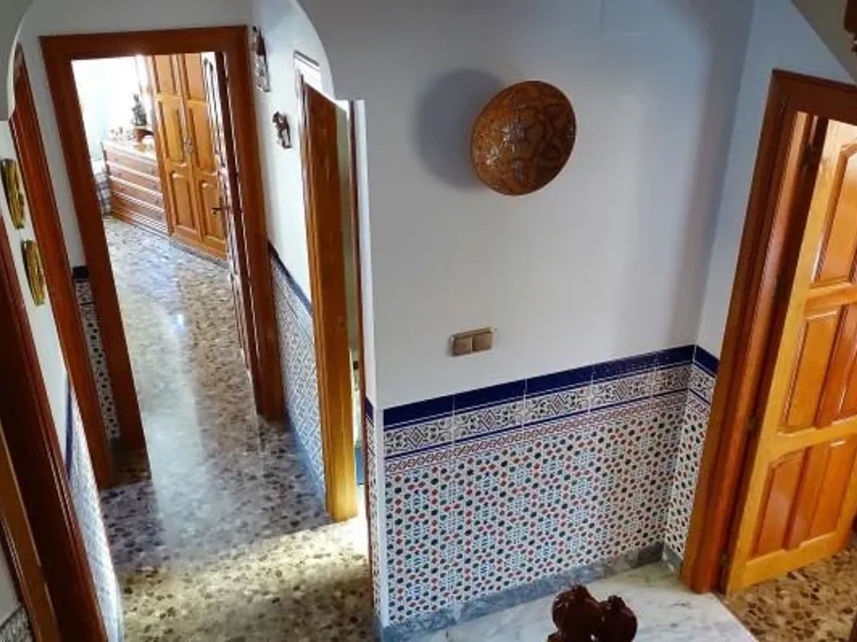 Lanjaron. Six bedroom house on a corner plot