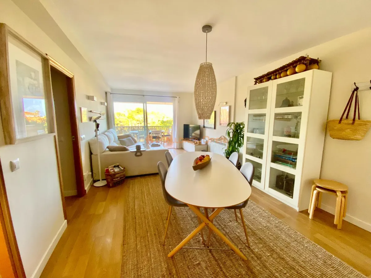 Alquiler temporal en Cala Petita – Piso con ascensor y balcón exterior