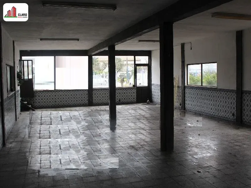 Loja (250m2) - Urb. da Caneira / Condeixa