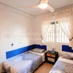 Venta de Espectacular Piso Bajo en Playa Islas Menores con Amplio Porche y Piscina Comunitaria 11