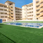 Venta de Espectacular Piso Bajo en Playa Islas Menores con Amplio Porche y Piscina Comunitaria 18