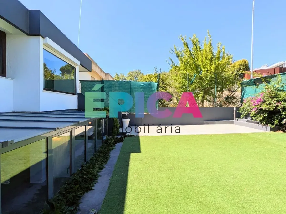 Moradia T6+2 Alfragide