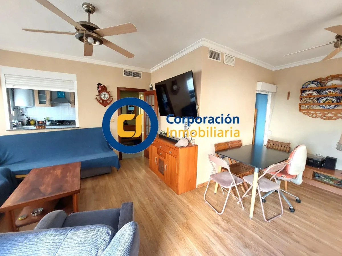 Piso con tres dormitorios y garaje en el centro de Águilas