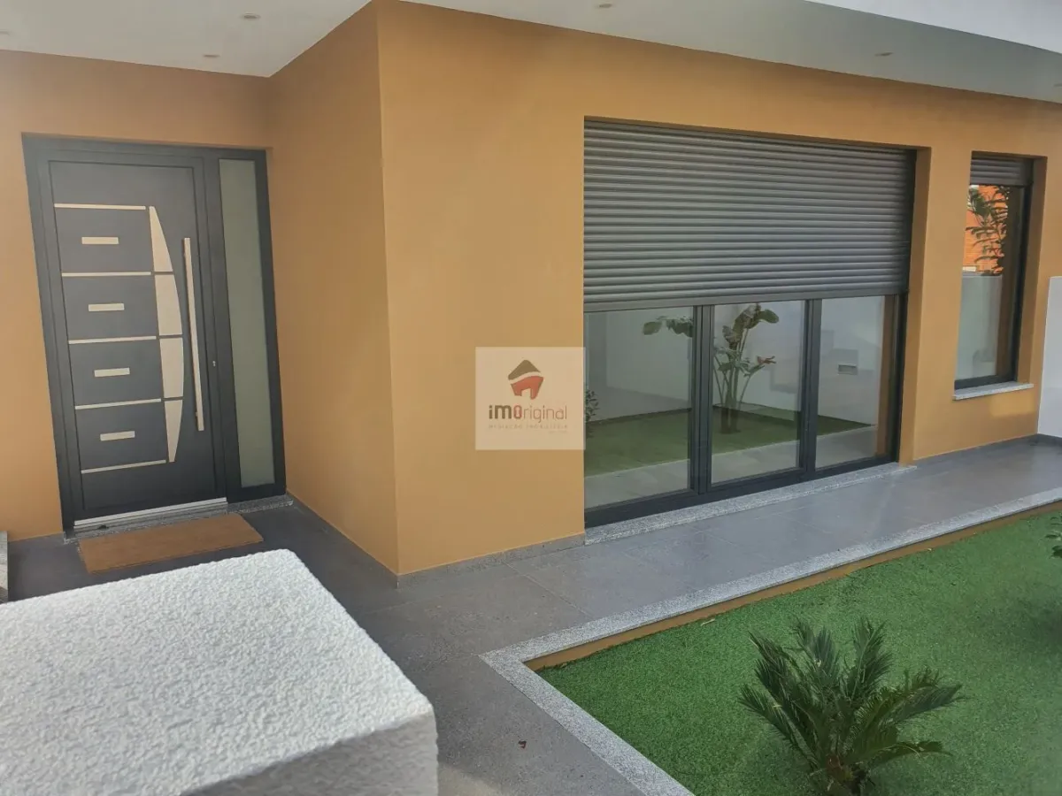 Moradia T3 de 3 frentes, Nova, Madalena / Gaia / Porto