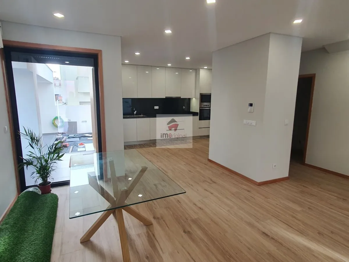 Moradia T3 de 3 frentes, Nova, Madalena / Gaia / Porto