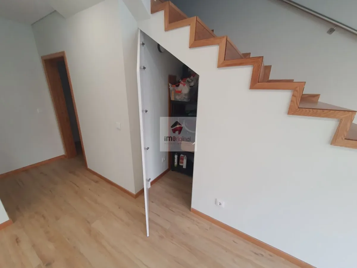 Moradia T3 de 3 frentes, Nova, Madalena / Gaia / Porto