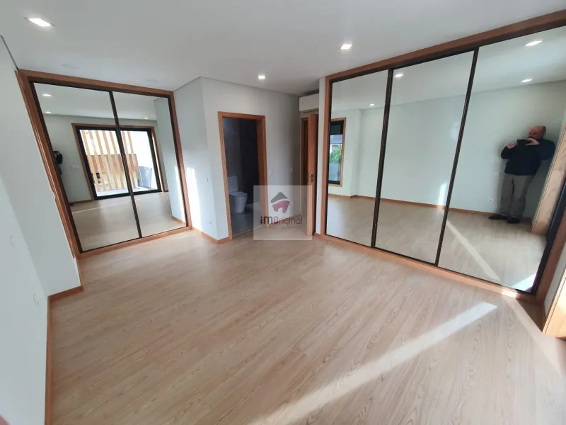 Moradia T3 de 3 frentes, Nova, Madalena / Gaia / Porto