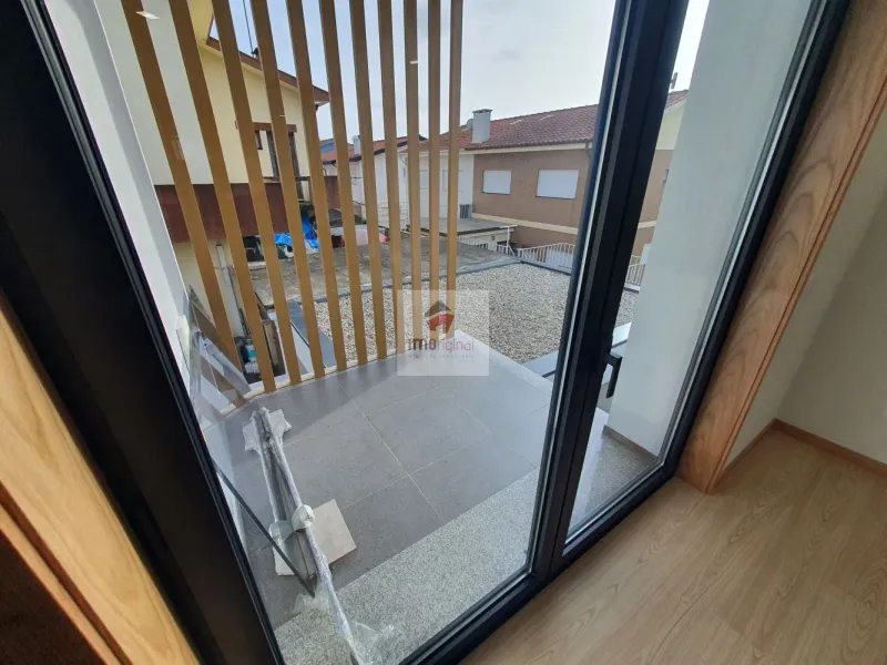 Moradia T3 de 3 frentes, Nova, Madalena / Gaia / Porto