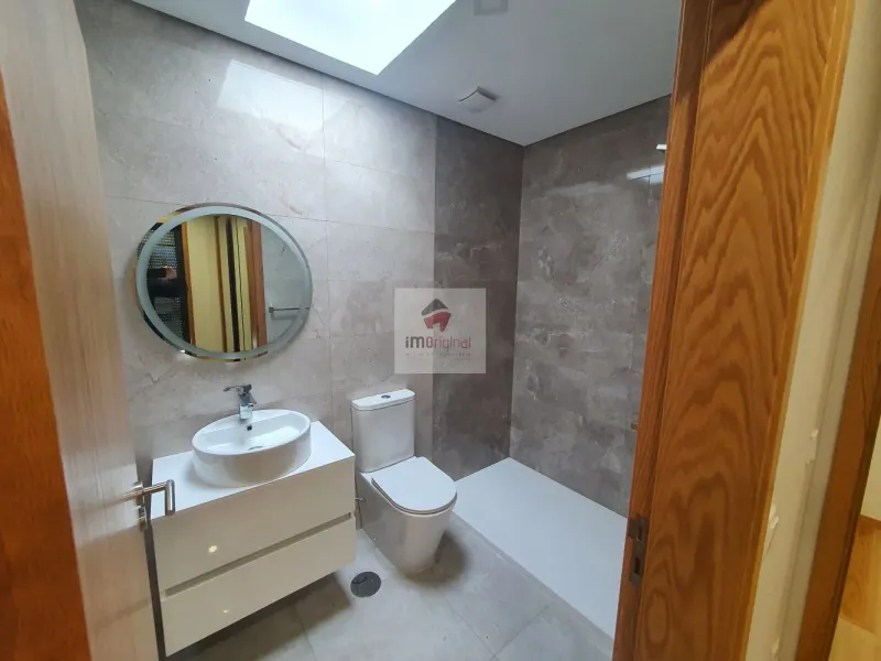 Moradia T3 de 3 frentes, Nova, Madalena / Gaia / Porto