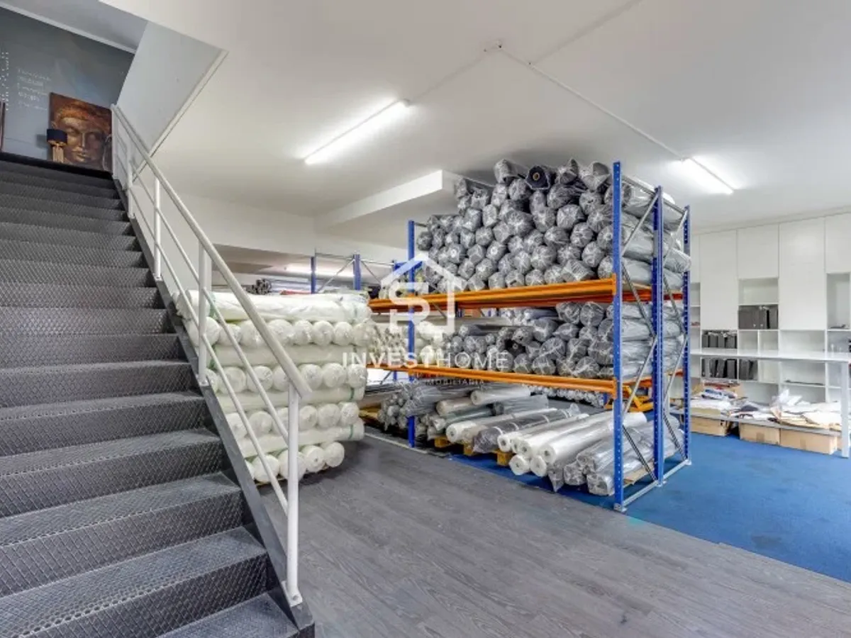 Armazém 241m2 | Zona Industrial Ermesinde | 2 Frentes | 2 Pisos