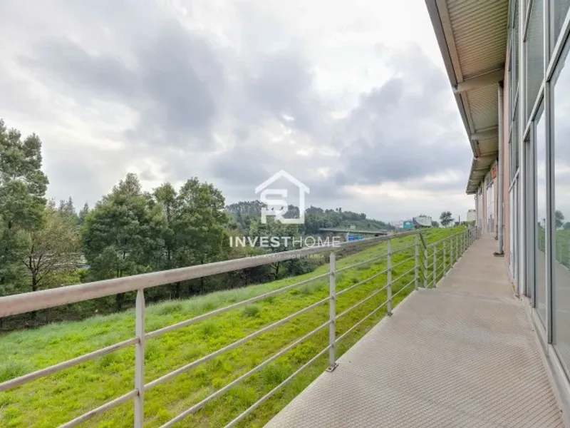 Armazém 241m2 | Zona Industrial Ermesinde | 2 Frentes | 2 Pisos