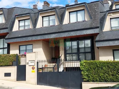 MAGNIFICO CHALET EN LA CIUDAD