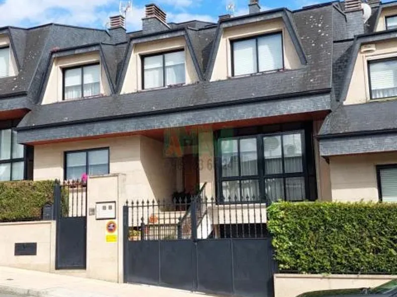 MAGNIFICO CHALET EN LA CIUDAD