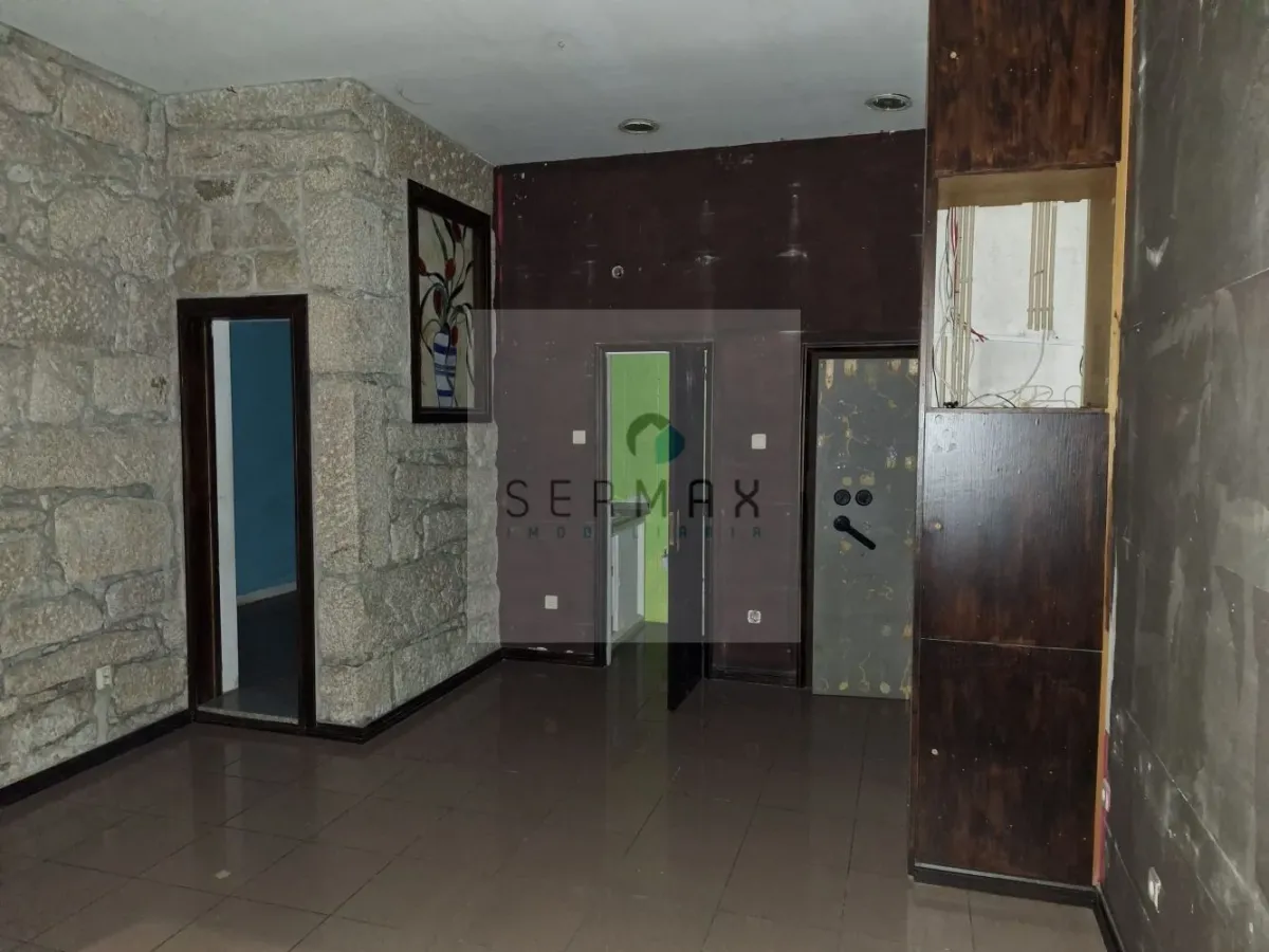 Loja na baixa, junto ao Silo Auto