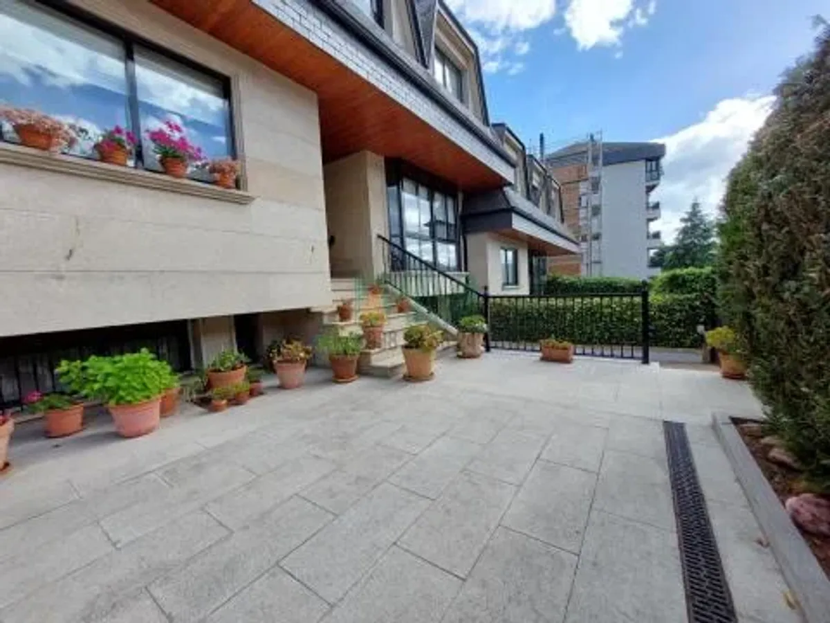 MAGNIFICO CHALET EN LA CIUDAD