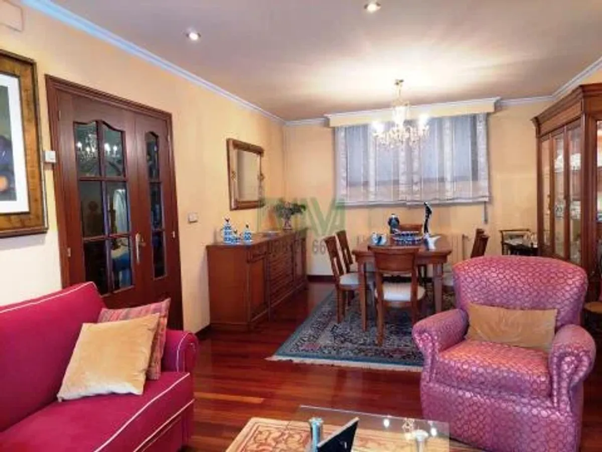 MAGNIFICO CHALET EN LA CIUDAD